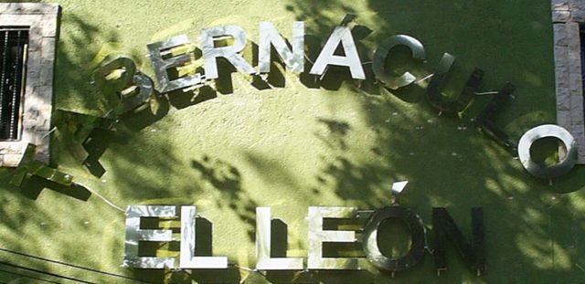 TABERNACULO EL LEON en aluminio dorado