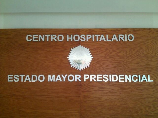Centro Hospitalario ESTADO MAYAR PRESIDENCIAL Letras 3d en aluminio cepillado plata