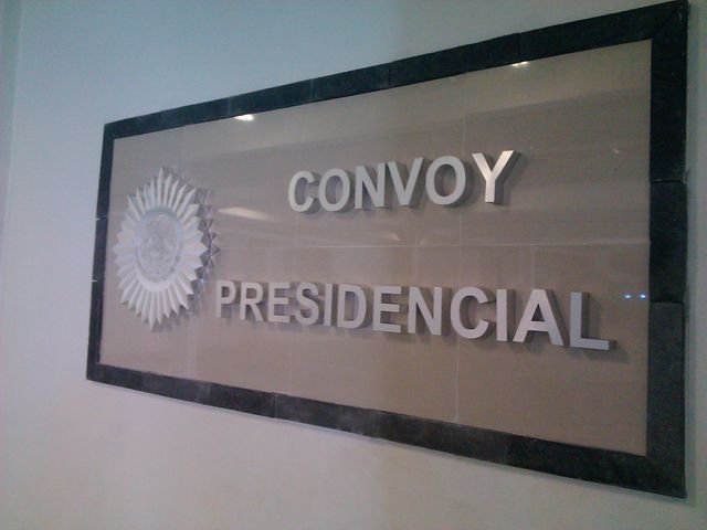 CONVOY PRESIDENCIAL Letras 3d en aluminio cepillado plata