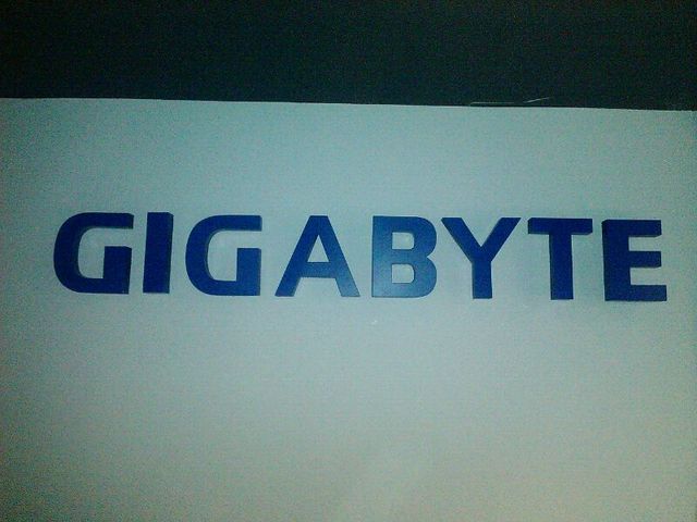GIGABYTE letras 3d en aluminio pintado