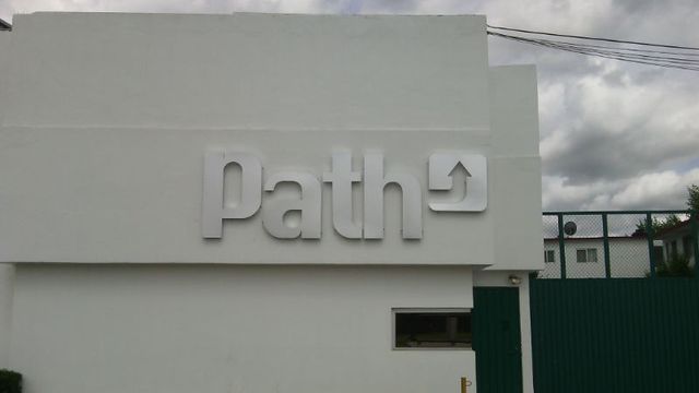Path Letras 3d en aluminio cepillado plata INSTALADO EN PUEBLA
