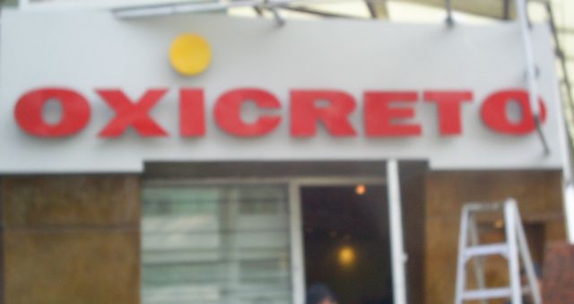 OXICRETO Letras 3d en aluminio pintado