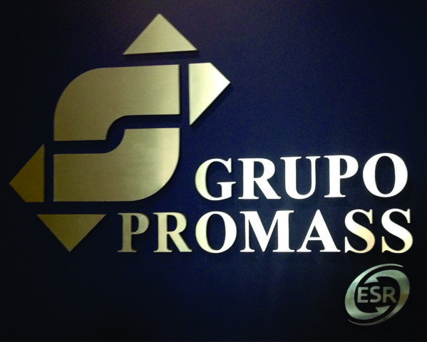 GRUPO PROMASS letras 3d en aluminio dorado