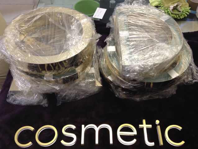 OROGOLD COSMETIC letras en aluminio dorado