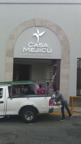 Casa Mejicu en aluminio cepillado plata
