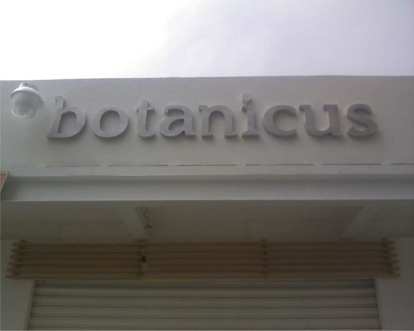 botanicus Letras 3d en aluminio cepillado plata INSTALADO EN  CUERNAVACA